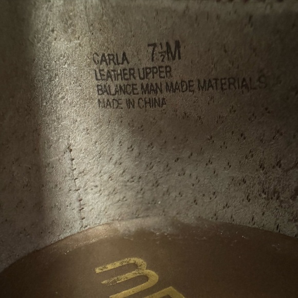 Me Too Carla Red Patent Leather Heels with Bows - Picture 5 of 5